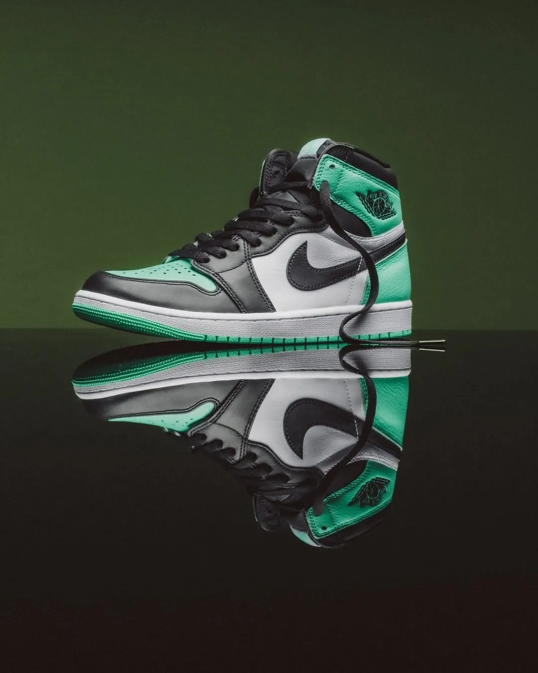 Air Jordan 1 Retro High OG Green Glow