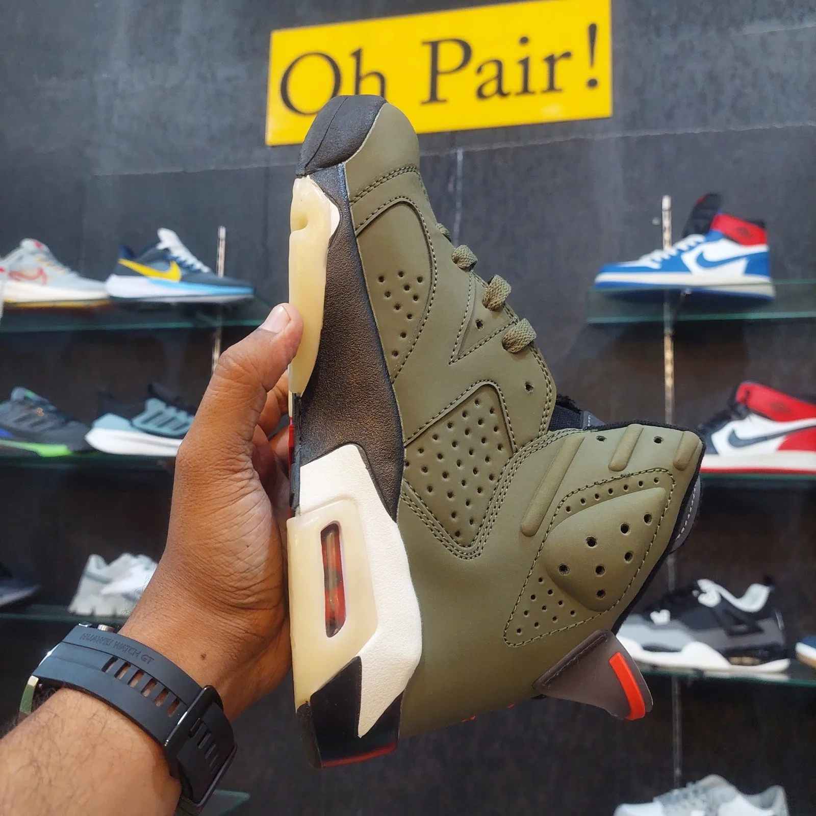 AJ 6 Traviss Sccott