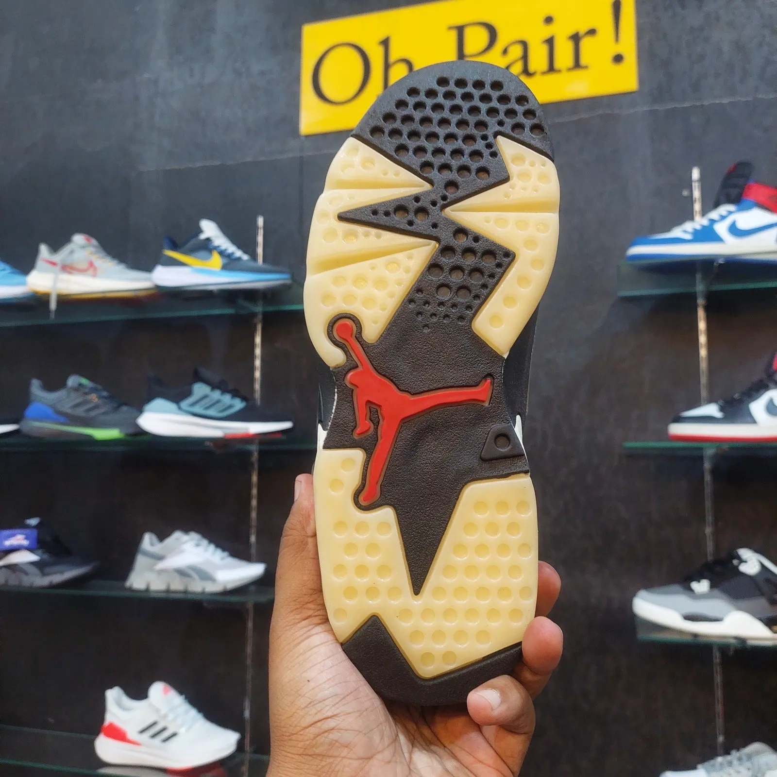 AJ 6 Traviss Sccott