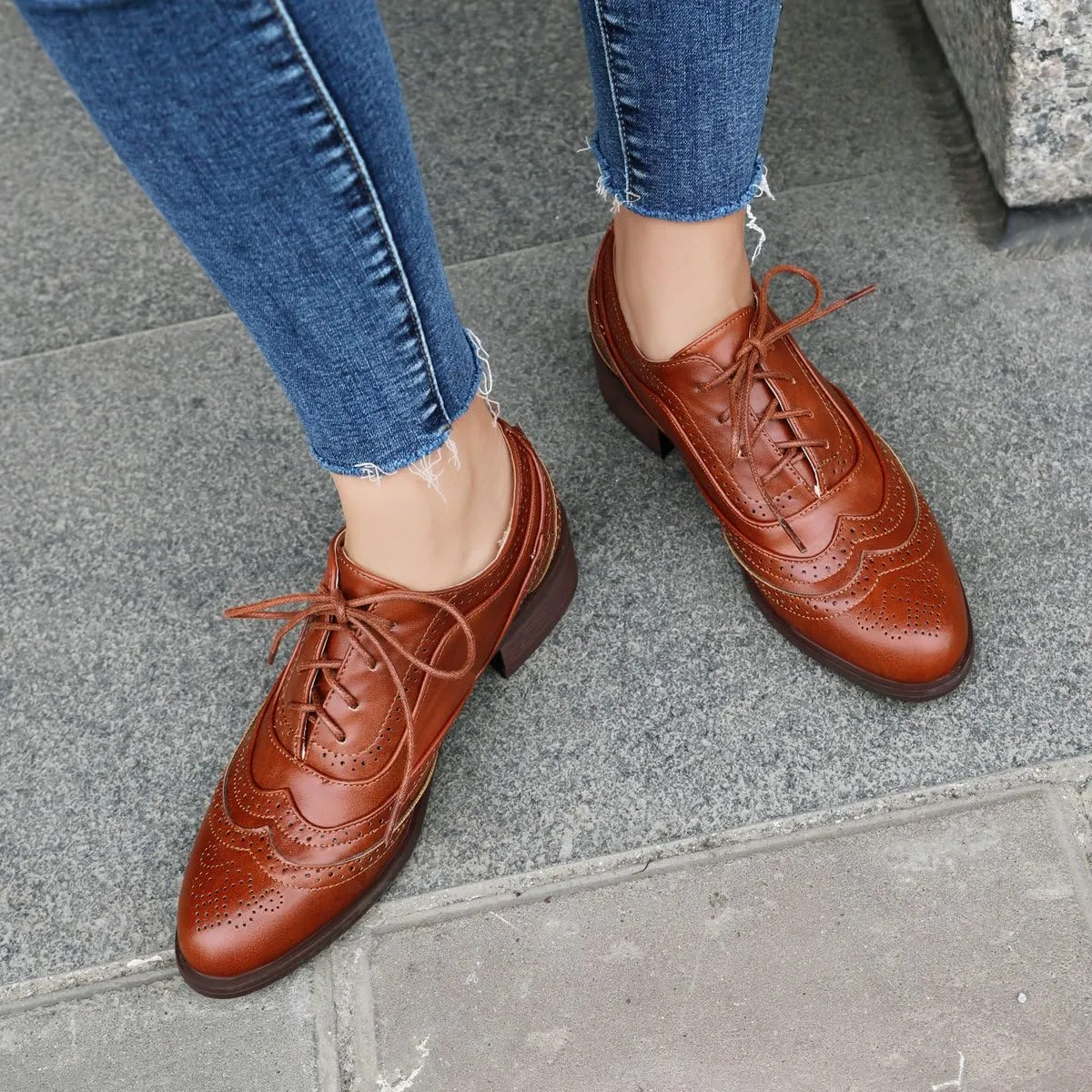 Betastella Womens Vintage Lace Up Wingtip Oxfords Brogue Oxford Shoes Chunky Low Heel Round Toe Pumps Shoes