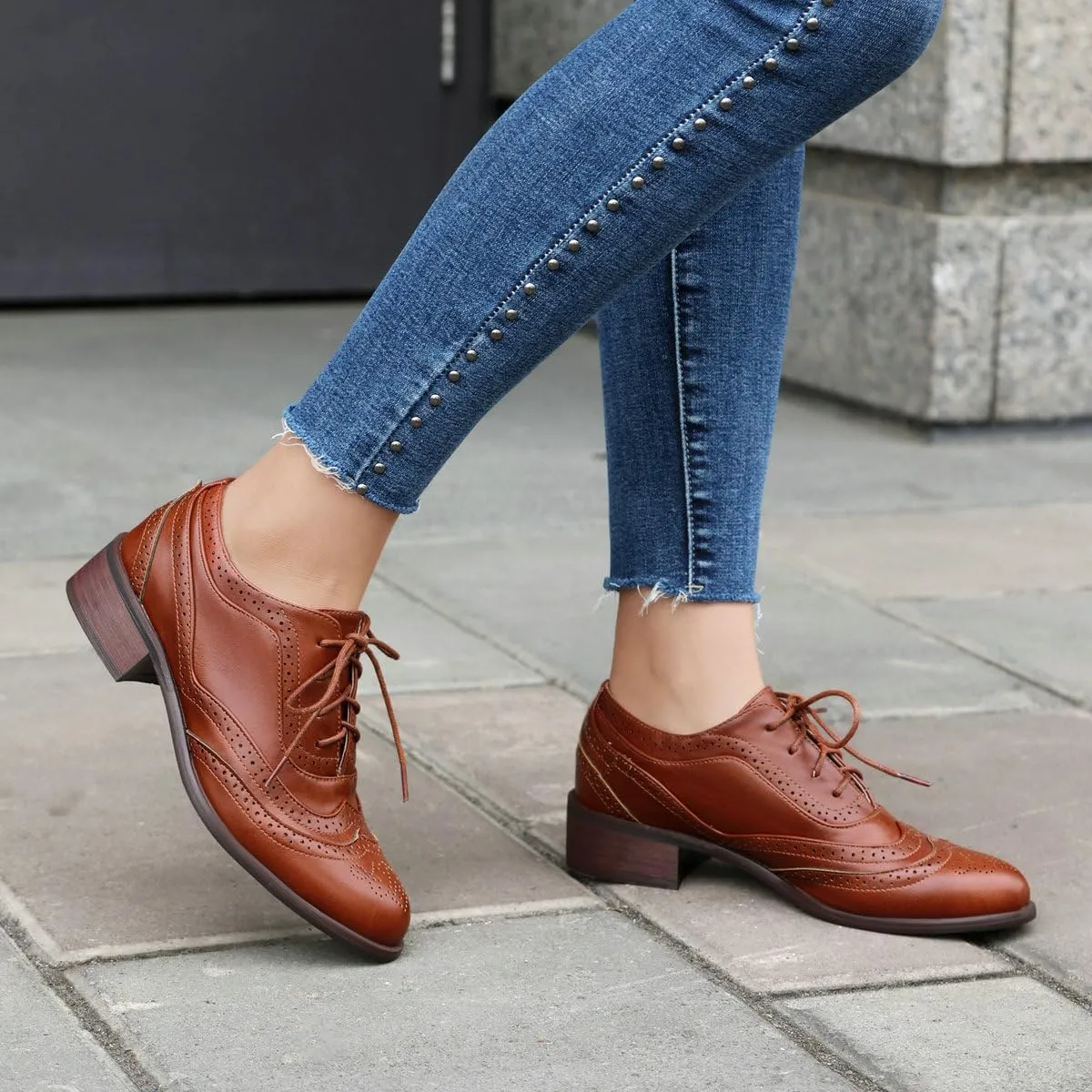 Betastella Womens Vintage Lace Up Wingtip Oxfords Brogue Oxford Shoes Chunky Low Heel Round Toe Pumps Shoes