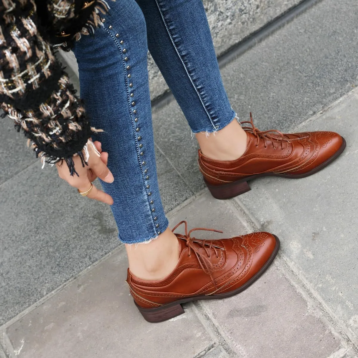 Betastella Womens Vintage Lace Up Wingtip Oxfords Brogue Oxford Shoes Chunky Low Heel Round Toe Pumps Shoes