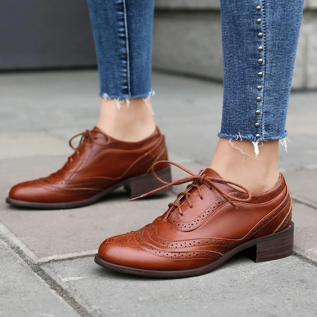 Betastella Womens Vintage Lace Up Wingtip Oxfords Brogue Oxford Shoes Chunky Low Heel Round Toe Pumps Shoes