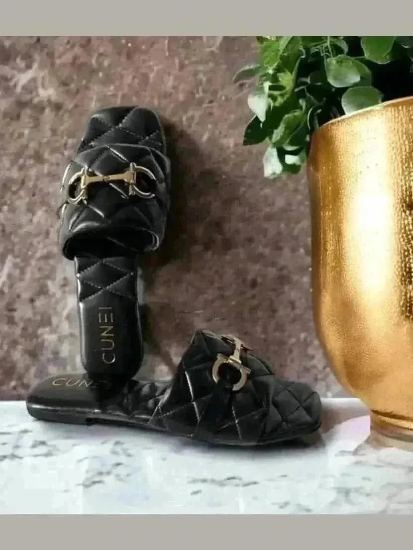 Black Quilt Flats