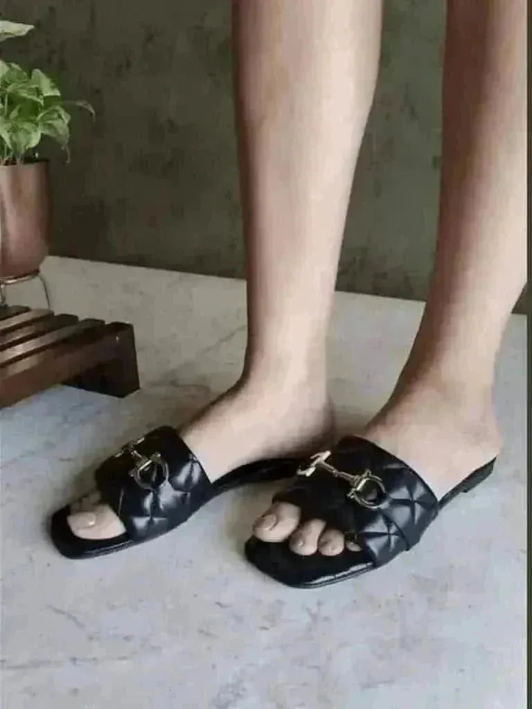 Black Quilt Flats