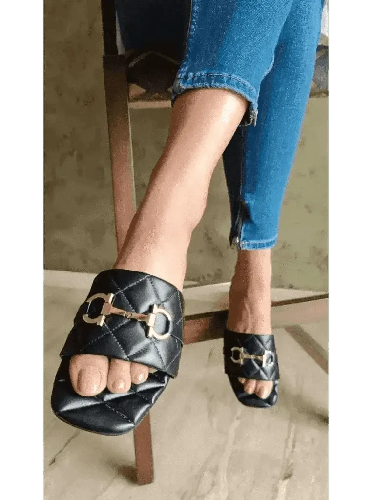 Black Quilt Flats