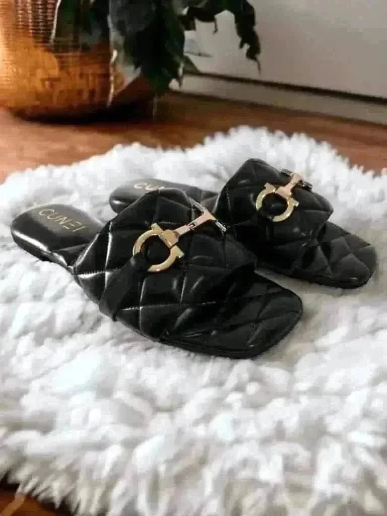 Black Quilt Flats