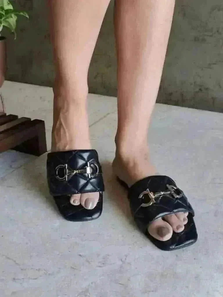 Black Quilt Flats