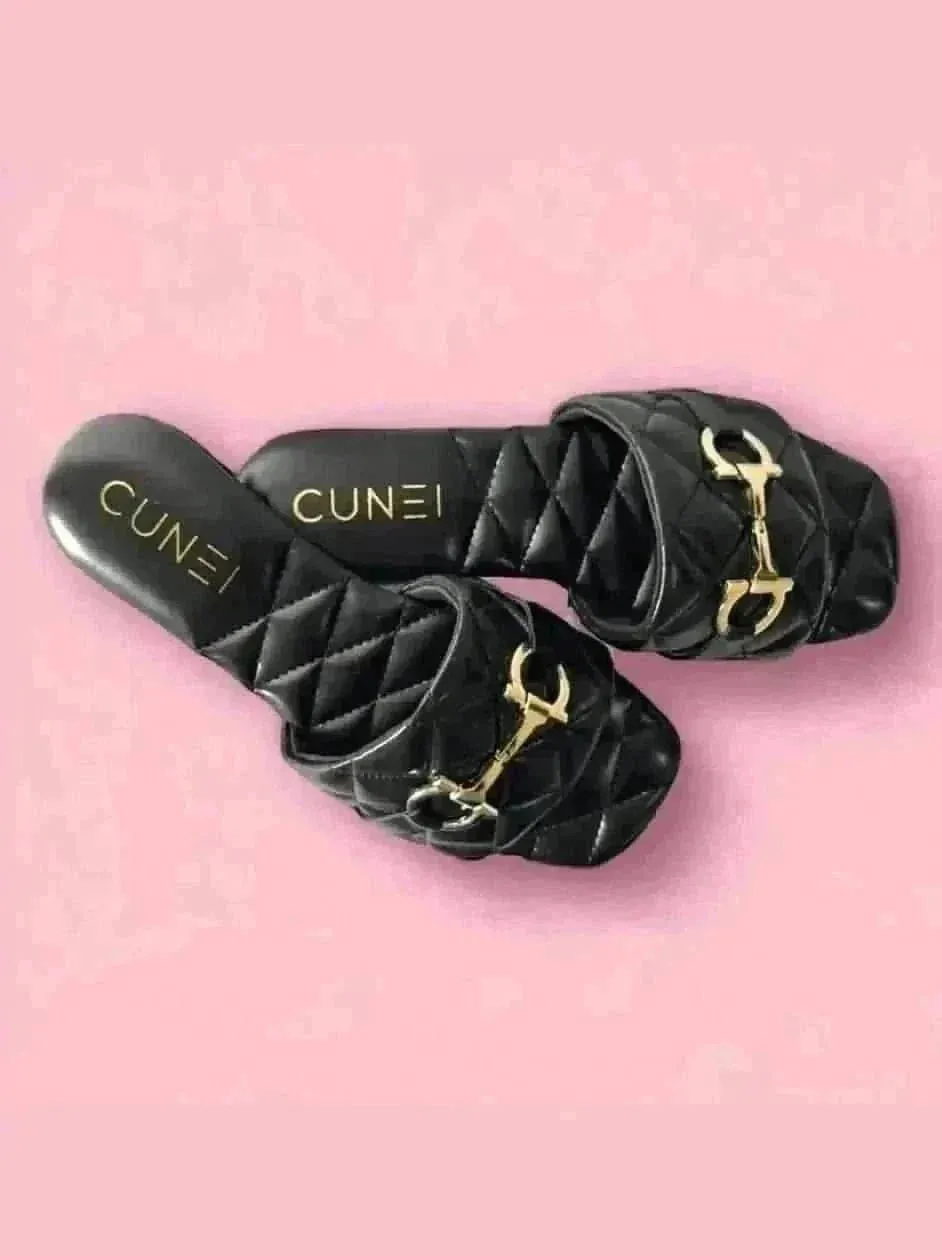 Black Quilt Flats
