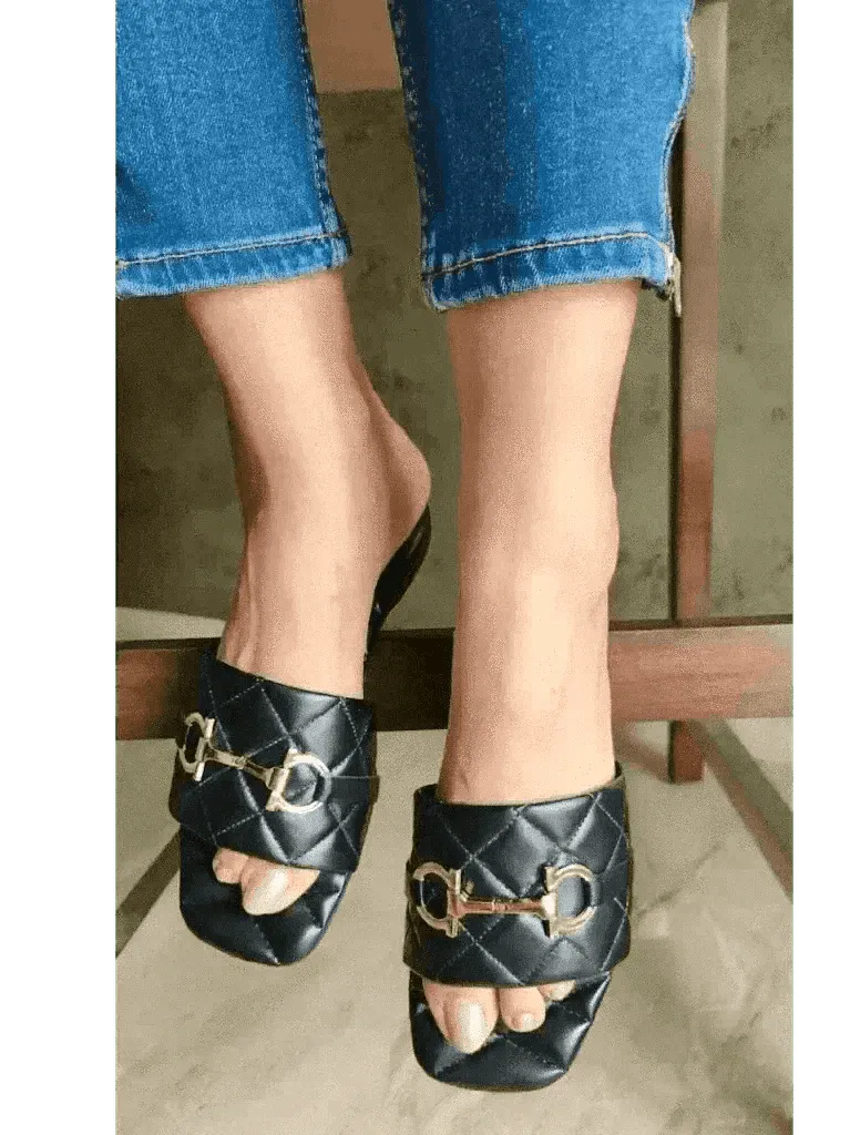 Black Quilt Flats