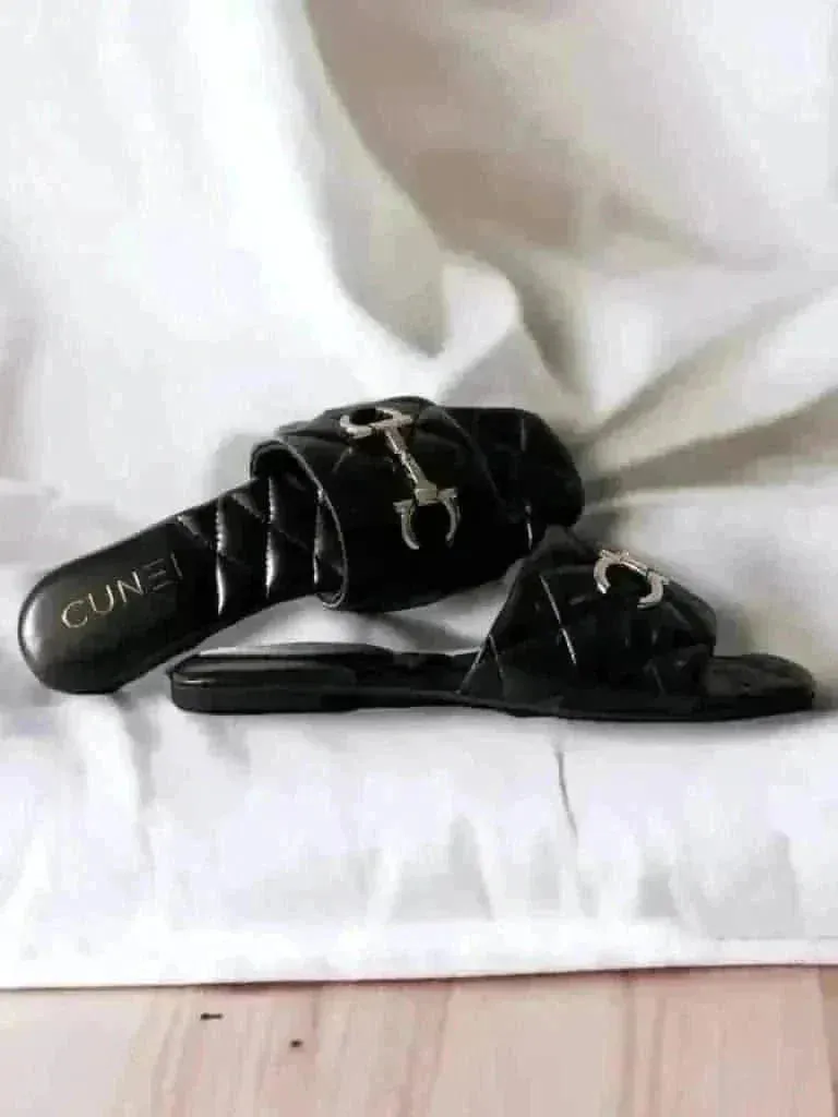 Black Quilt Flats