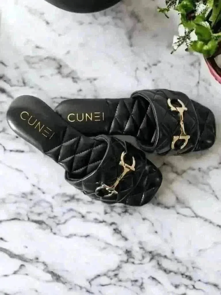 Black Quilt Flats