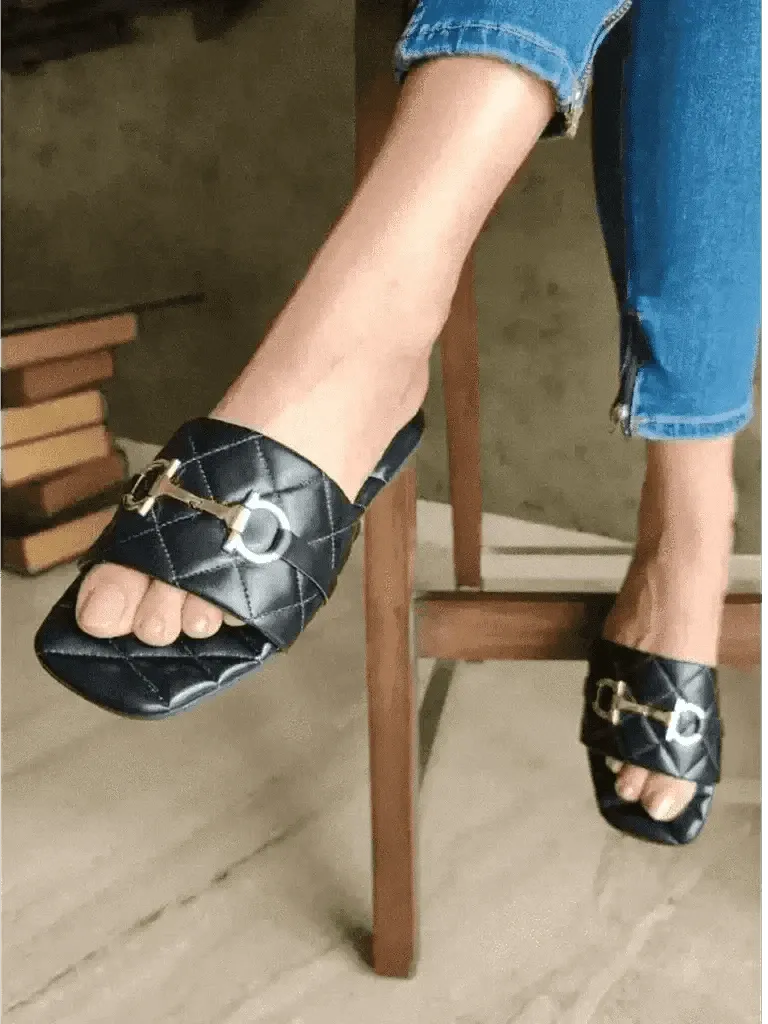 Black Quilt Flats