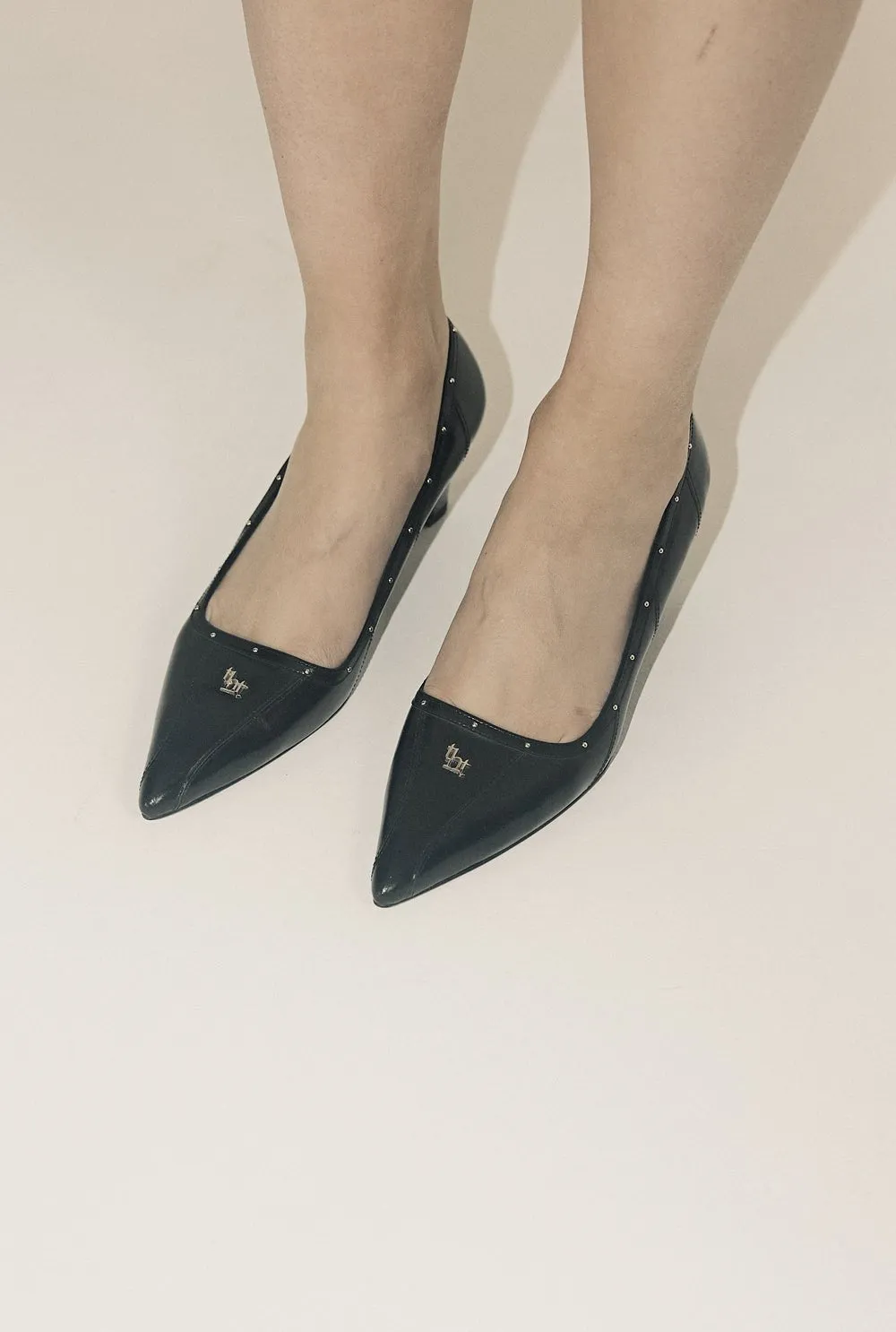 Classic logo pumps