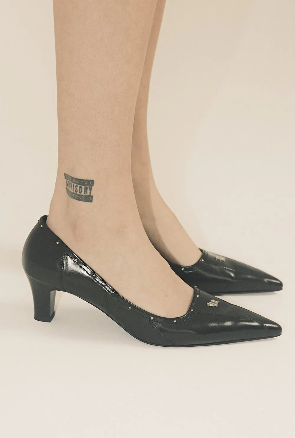 Classic logo pumps