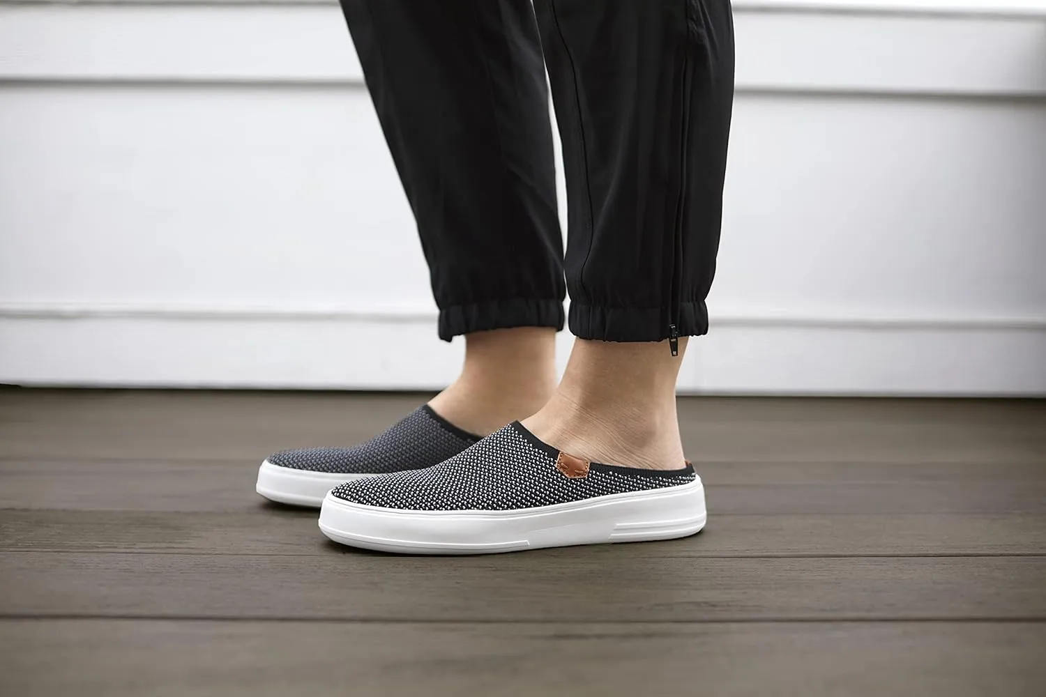 Dearfoams Women's Original Comfort Annie Clog Sneaker
