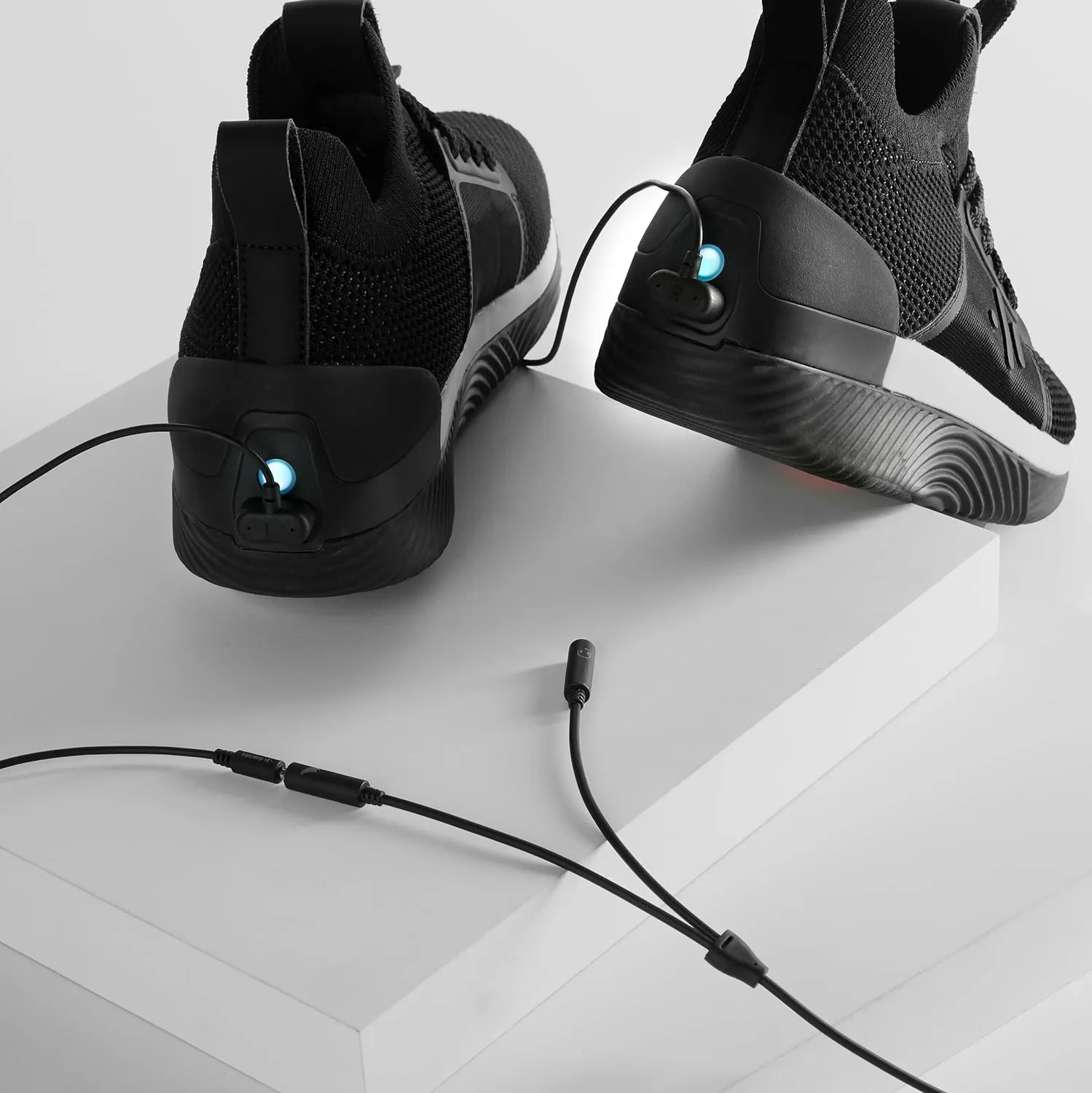 EP 01 Haptic Sneaker, Mens Size 10, Gaming, Music, Movies, VR, Bluetooth Compatible, 360 Haptic Feedback, 6-Hour Battery Life, Magnetic Charge Connector, Black & White (M-EP1-US-B-10)