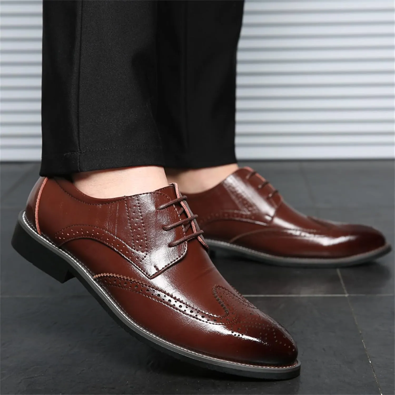 Men's Classic Leather Formal Business Oxford Wingtip Lace Up Retro Casual Dress Shoes for Men Comfortable