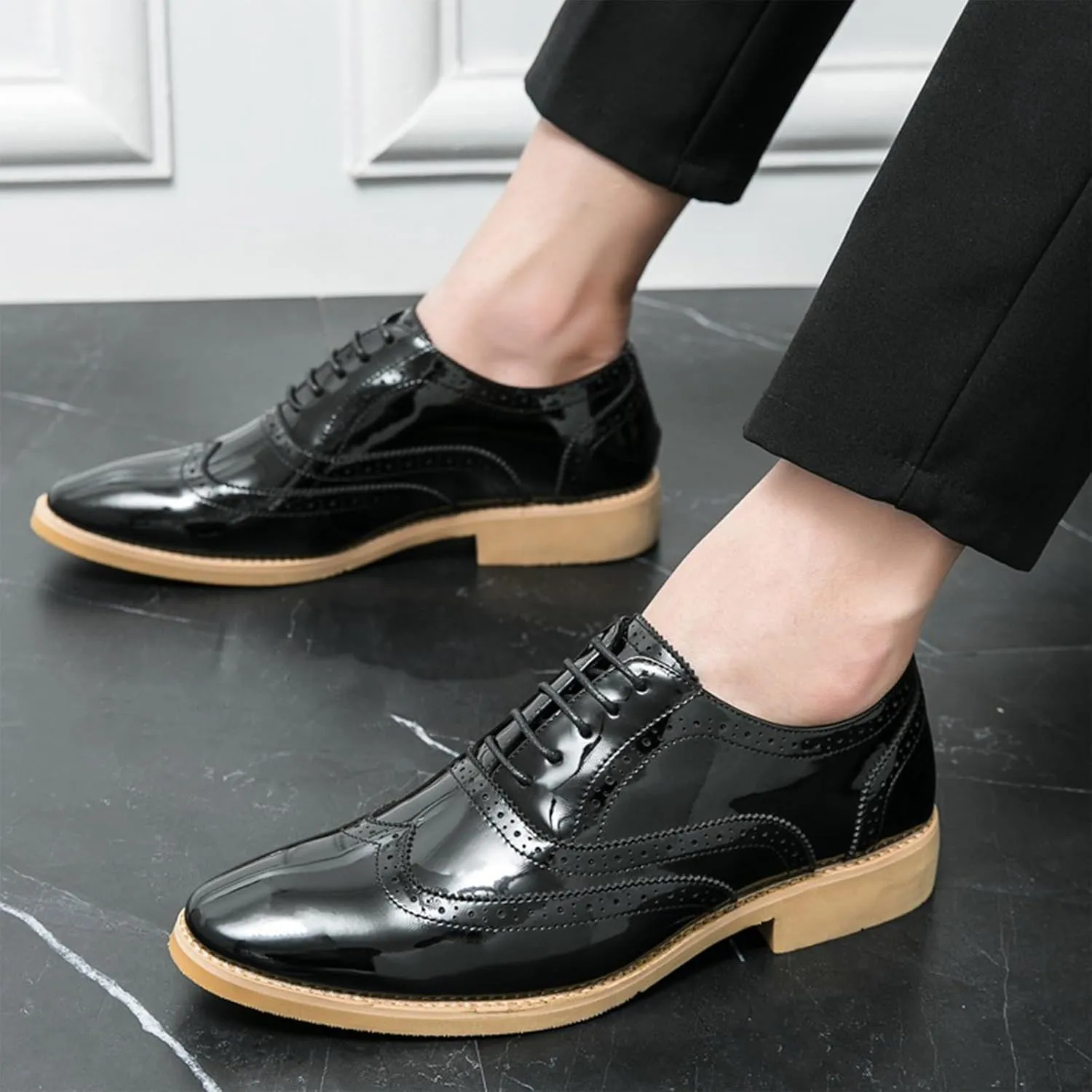 Men's Pointed Toe Wingtip Patent Leather Oxfords Formal Dress Shoes Fashion Retro Carved Brogue Lace Up Derby Business Shoes Soft Sole Breathable Comfory Wedding Tuxedo Shoes