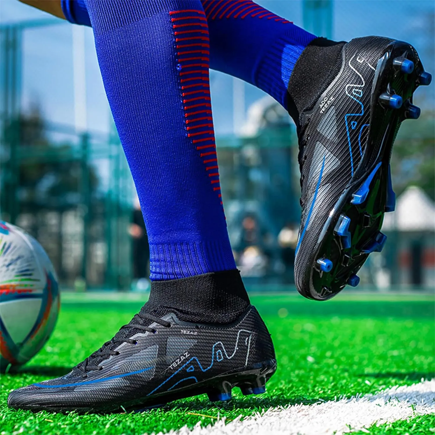 Men's Soccer Cleats Lightweight Football Cleats Professional Training High-top Soccer Shoes