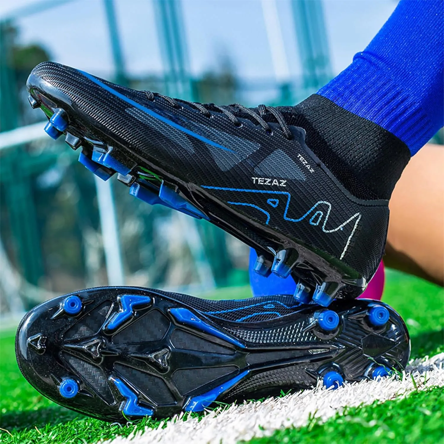 Men's Soccer Cleats Lightweight Football Cleats Professional Training High-top Soccer Shoes