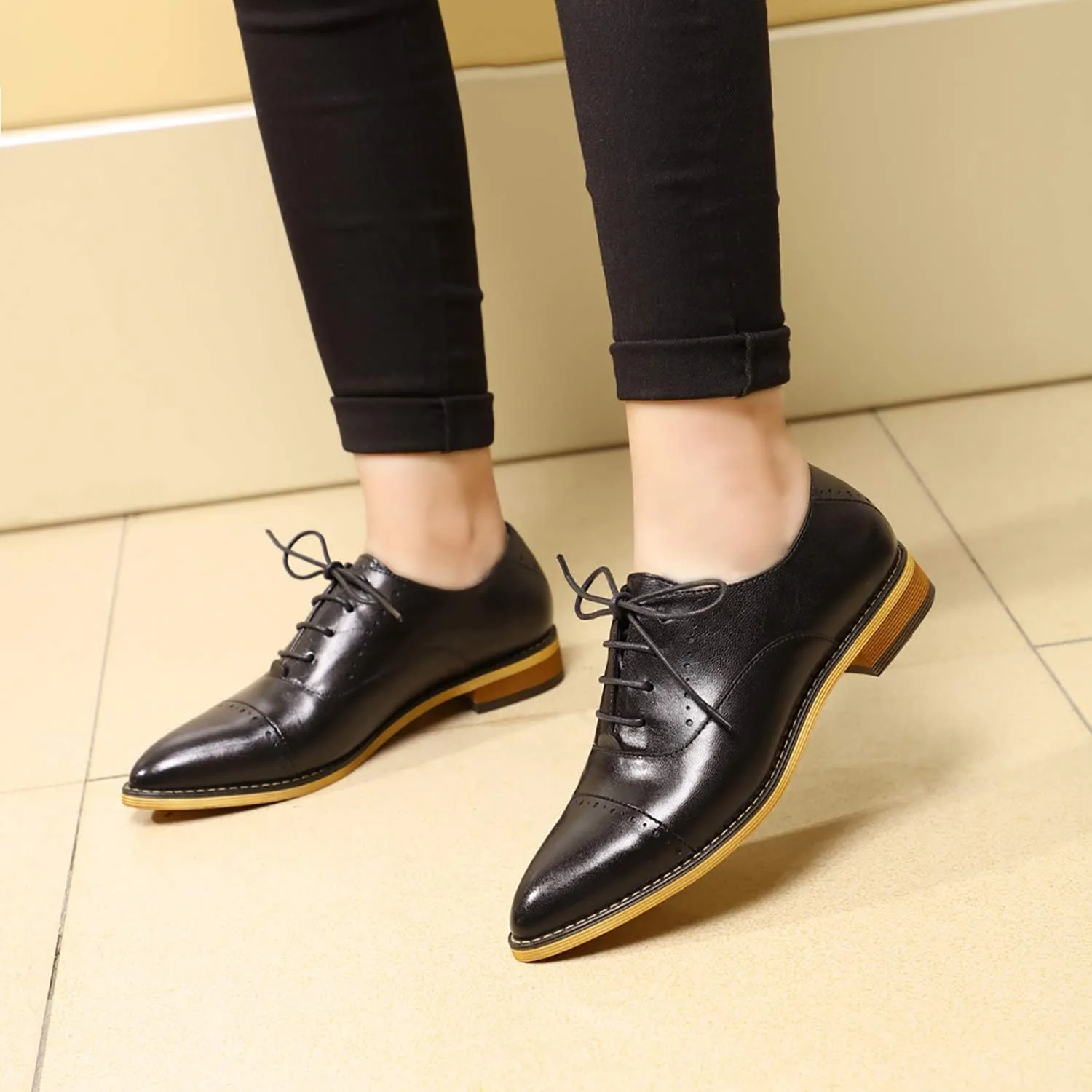 Mona flying Women's Pointed Toe Oxfords Brogue Retro Lace up Leather Work Shoes for Ladies