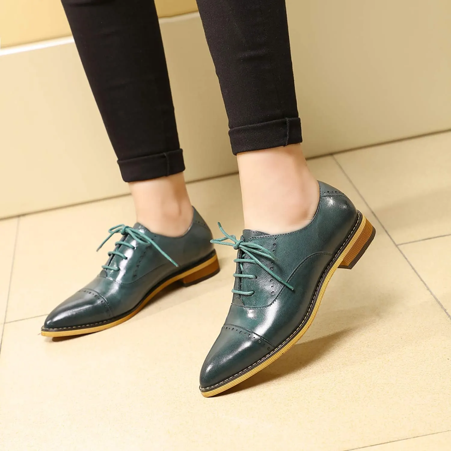 Mona flying Women's Pointed Toe Oxfords Brogue Retro Lace up Leather Work Shoes for Ladies