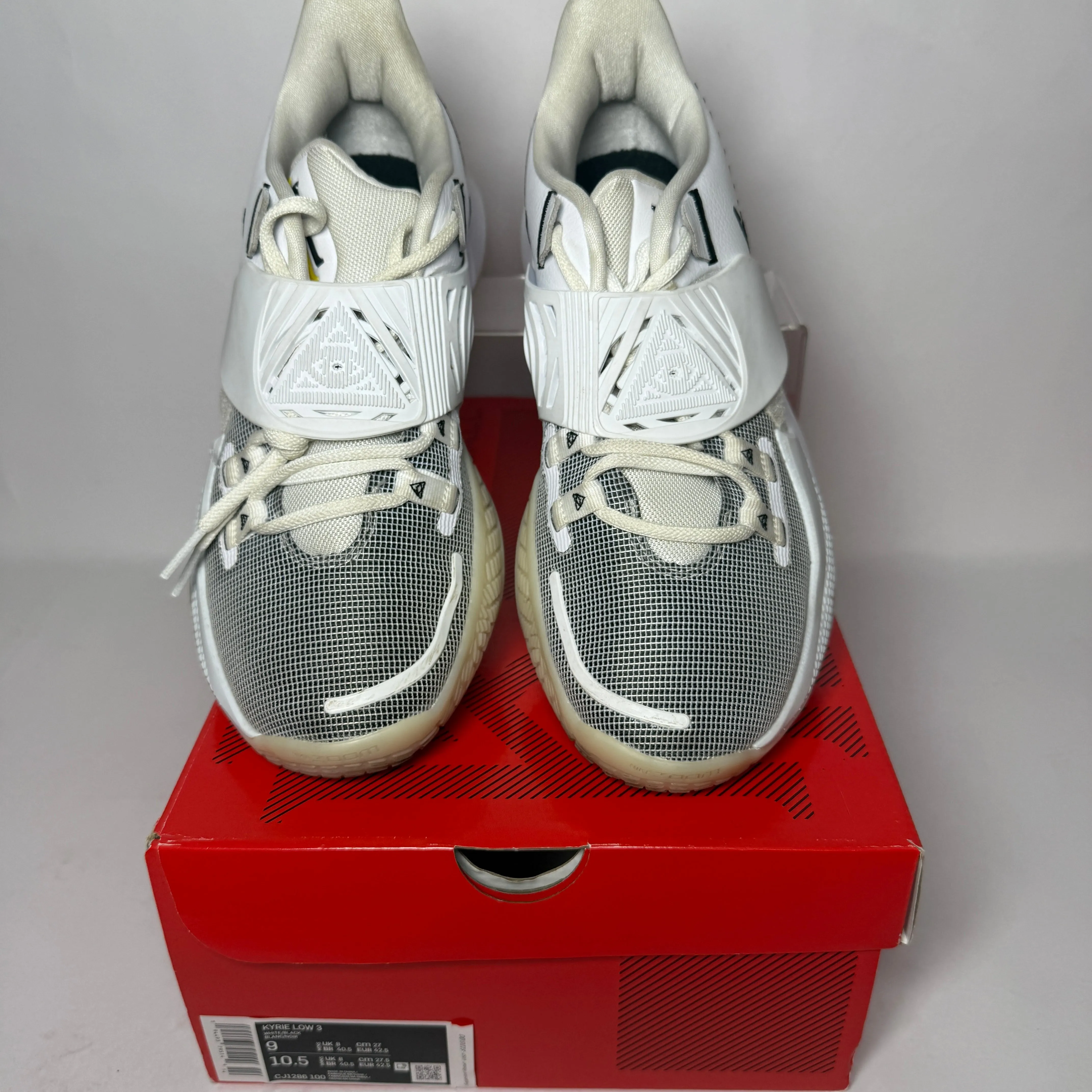 Nike Kyrie Low 3 White Black Glow *pre-owned* (SIZE 9)