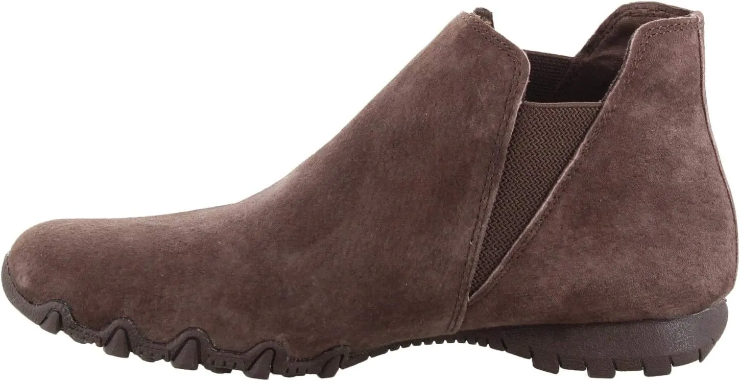Skechers Women's Bikers Mc-Bellore-Relaxed Fit Short Plain Toe Chelsea Boot