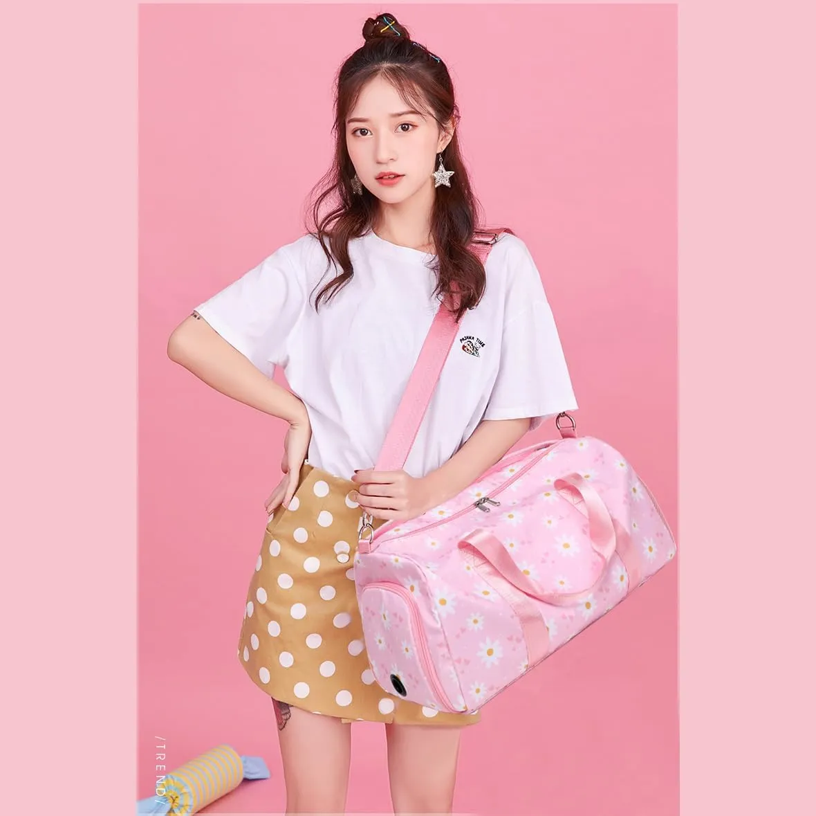 Sports Gym Bag for Girls Dance Bag Daisy Duffel Bag for Girls Water Resistant Sports Duffle Bag Overnight Sleepover Bags with Shoes Compartment Wet Pocket