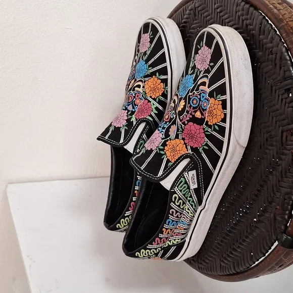 Vans Men's Classic Slip-On Glow In The Dark Sneaker De Los Muertos Men Sz 11.5