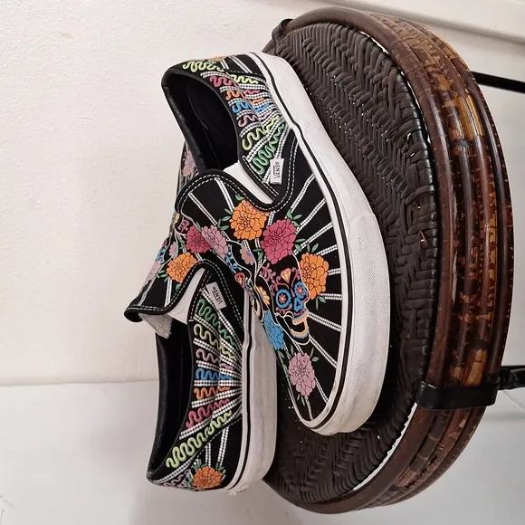 Vans Men's Classic Slip-On Glow In The Dark Sneaker De Los Muertos Men Sz 11.5