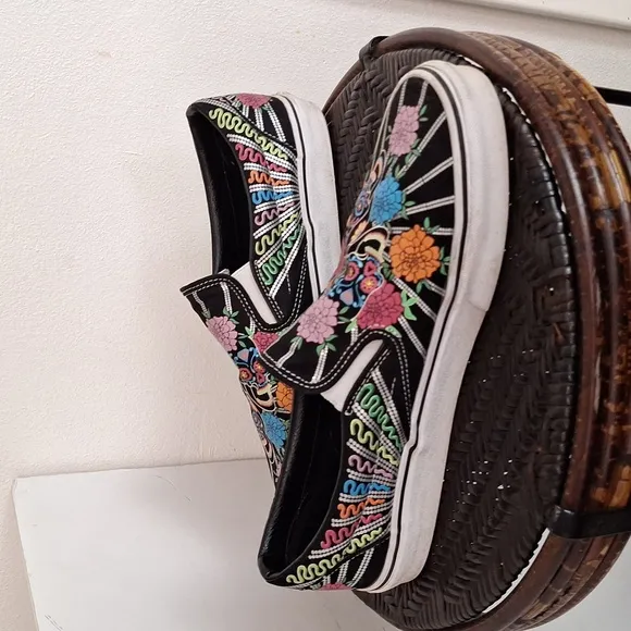 Vans Men's Classic Slip-On Glow In The Dark Sneaker De Los Muertos Men Sz 11.5