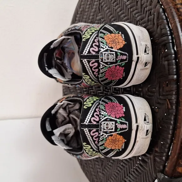 Vans Men's Classic Slip-On Glow In The Dark Sneaker De Los Muertos Men Sz 11.5