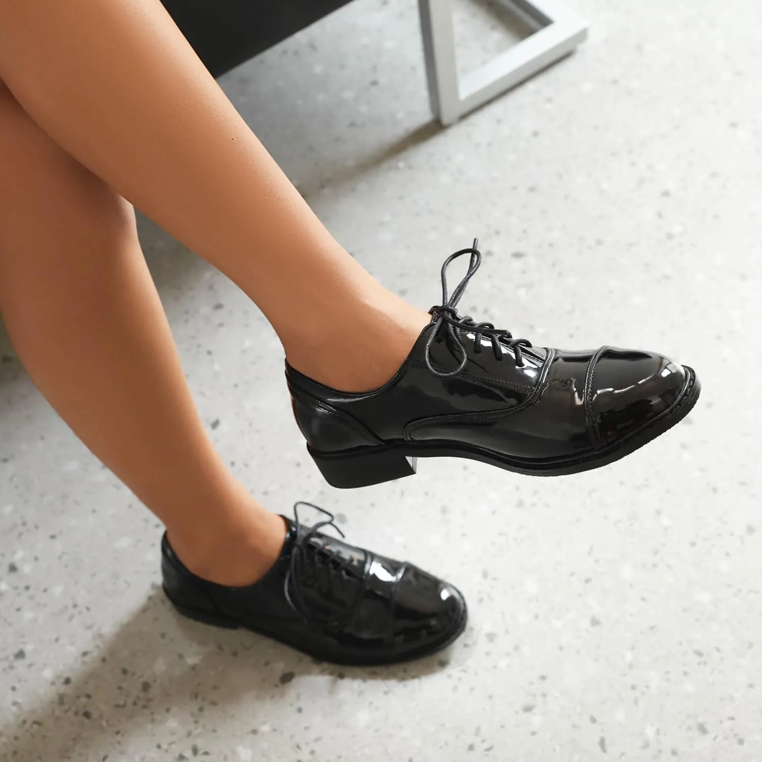 Women's Casual Dress Oxford Shoes, Vintage Brogue Saddle Oxfords, Wingtip Round Toe Lace up Shoes