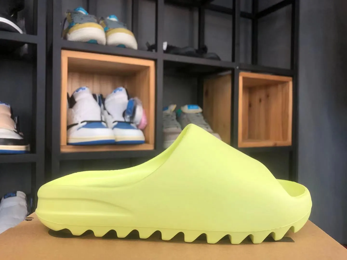 Yeezy Slides Glow Green 2021