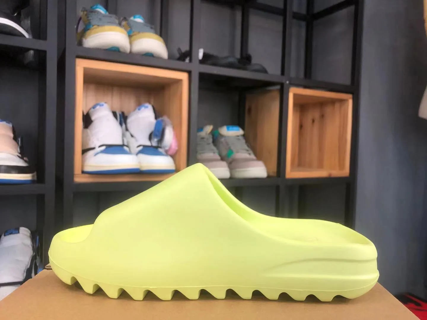 Yeezy Slides Glow Green 2021